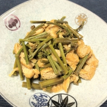 わらびとうす揚げの煮物