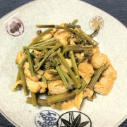 わらびとうす揚げの煮物